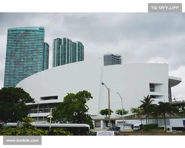 美航中心球馆变绿!大量绿军球迷涌入,主场优势谁属?(美航中心和美航球馆) 美航中心球馆变绿!大量绿军球迷涌入,主场优势谁属?(美航中心和美航球馆)